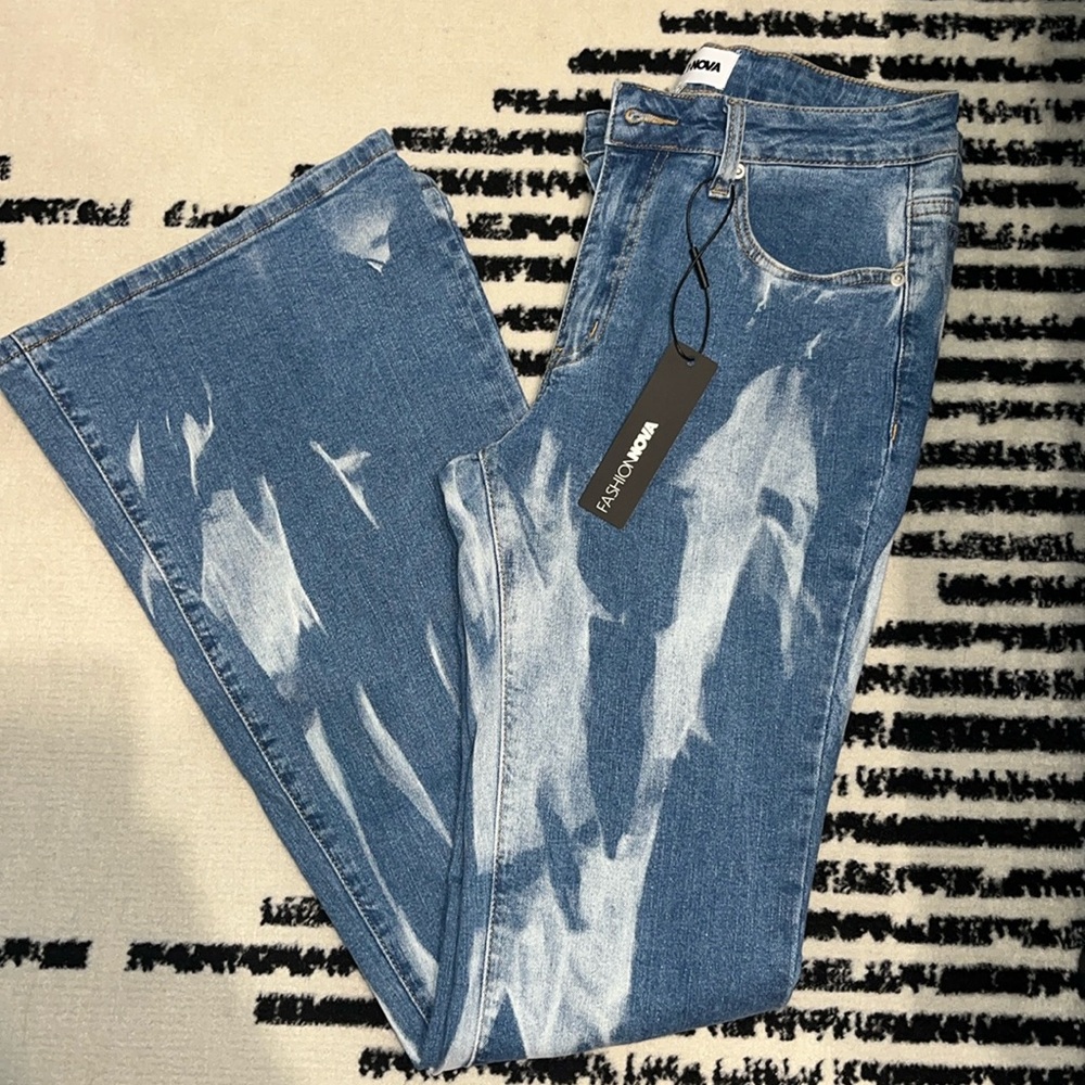 FASHION NOVA FLARE JEANS